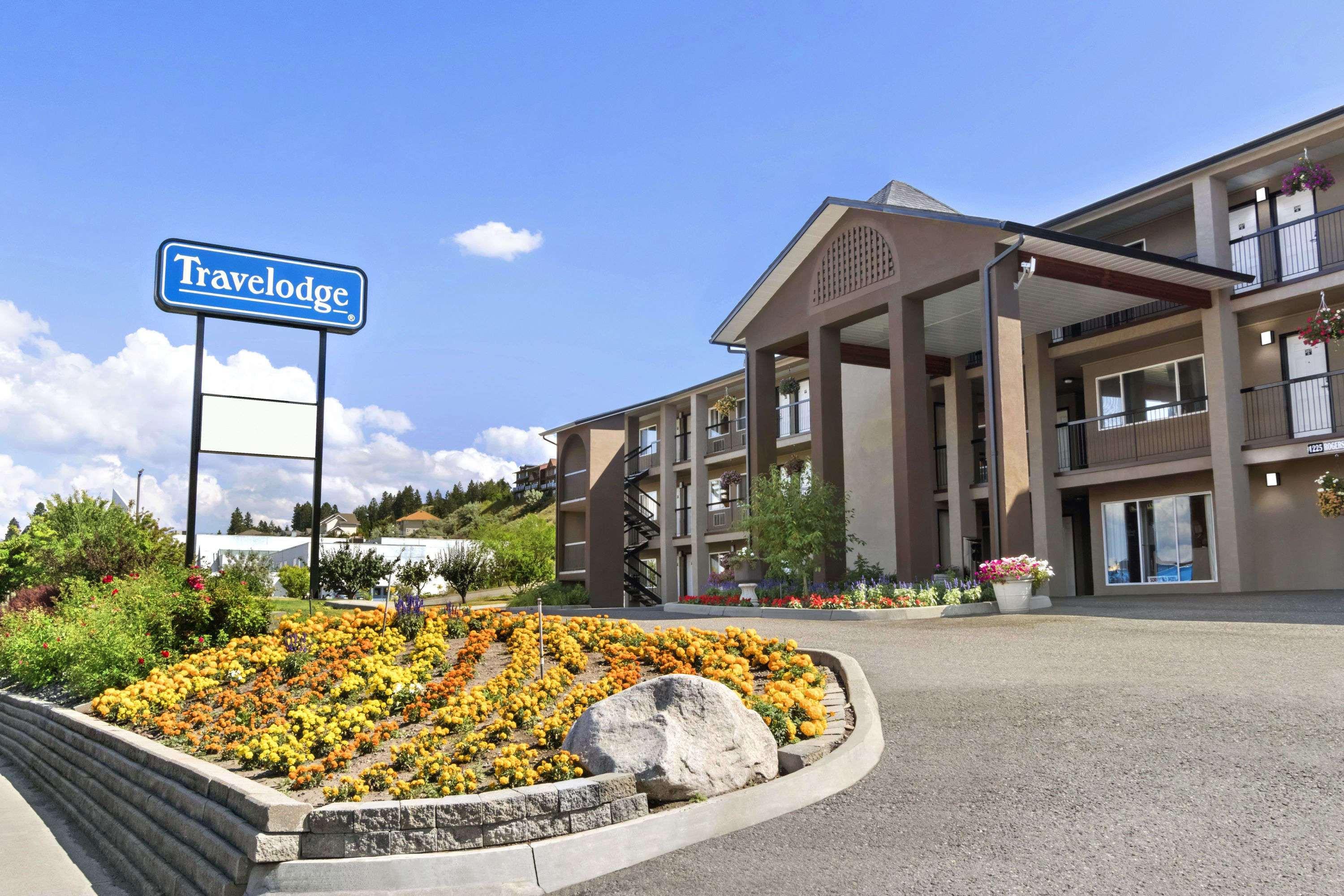 Travelodge By Wyndham Kamloops Mountview Exterior photo